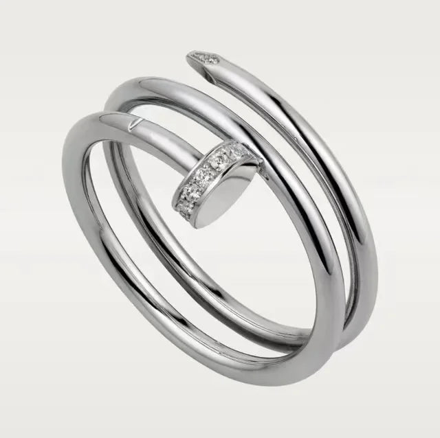 Hina - Eleganter dünner Ring mit klassischem Finish