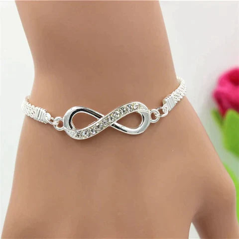 Elegantes Infinity-Armband