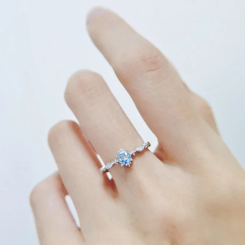 Elizabeth - Eleganter Fingerring mit blauem Stein