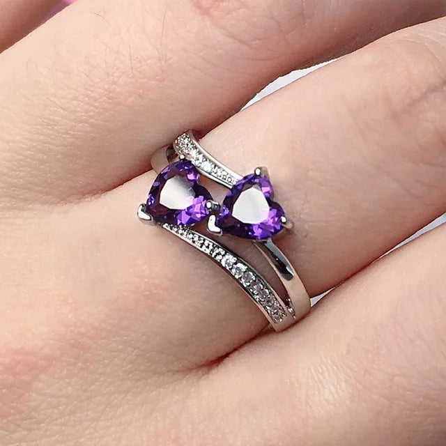 Elina - Zweifarbiger Ring mit violetten Edelsteinen im Herzschliff