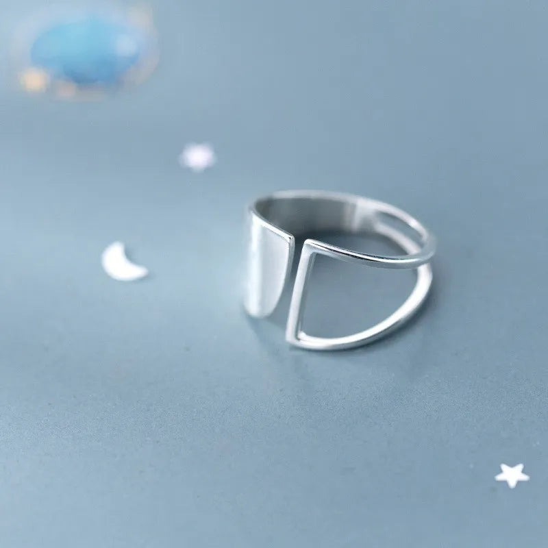 Punk hohler geometrischer Ring