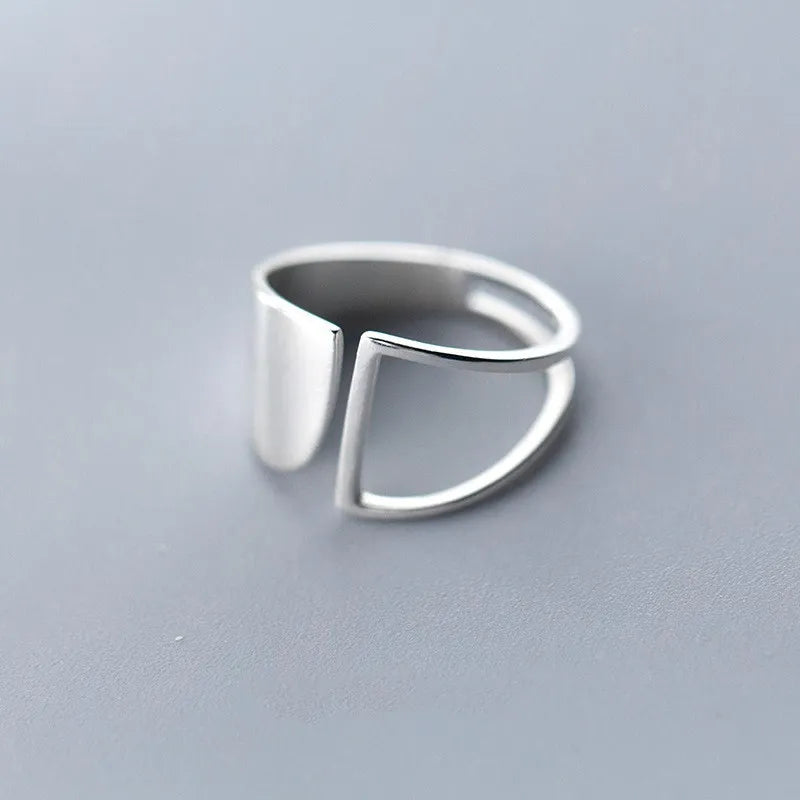 Punk hohler geometrischer Ring