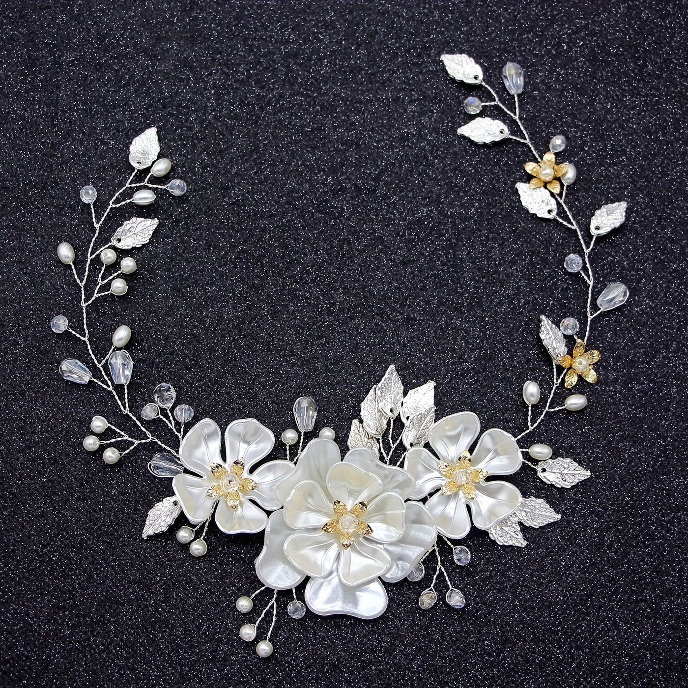 Zara -  Eleganter Haarschmuck mit Blumen und Perlen