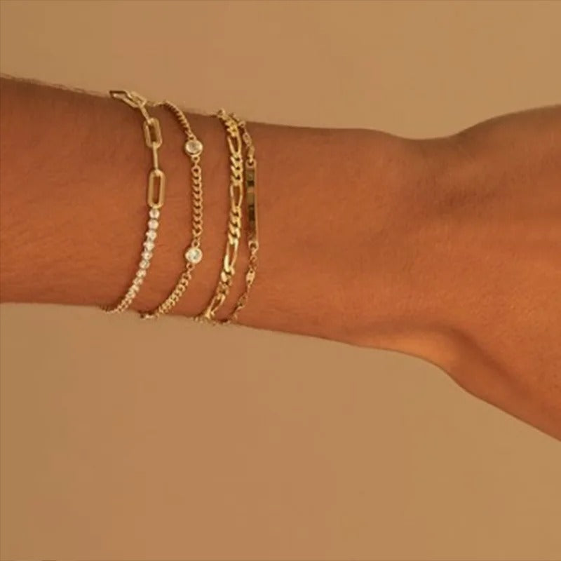 Mia - Elegantes goldenes Armband mit Strasssteinen