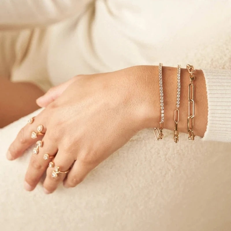 Mia - Elegantes goldenes Armband mit Strasssteinen