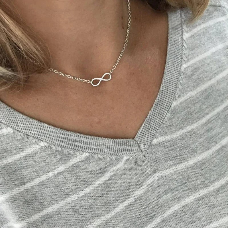 Becca - Choker-Halskette mit Unendlichkeits-Anhänger