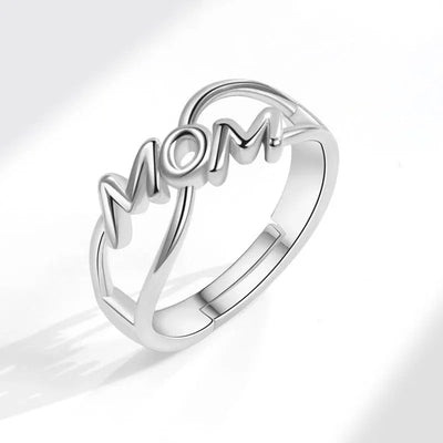 Ava - Fingerring mit "MOM" Buchstaben für das tägliche Tragen