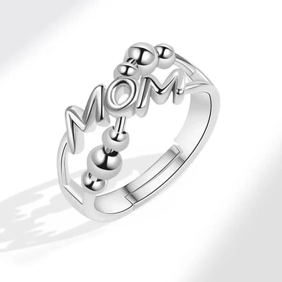 Ava - Fingerring mit "MOM" Buchstaben für das tägliche Tragen